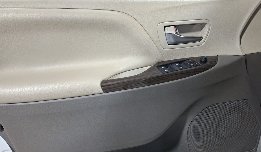 Toyota Sienna 3.5 XLE PIEL AUTO Minivan 2020