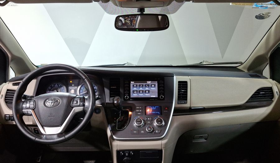 Toyota Sienna 3.5 XLE PIEL AUTO Minivan 2020