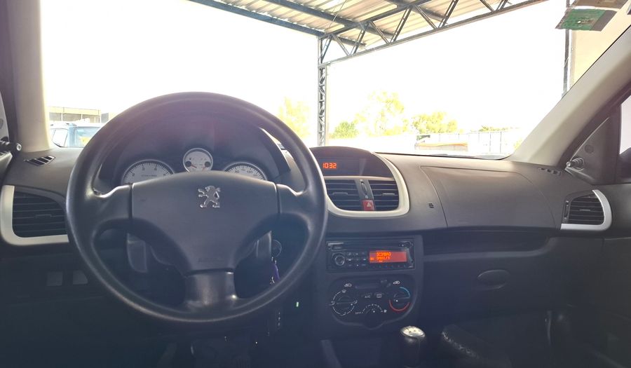 Peugeot 207 1.4 ACTIVE Hatchback 2015