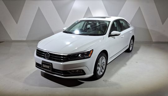 Volkswagen • Passat