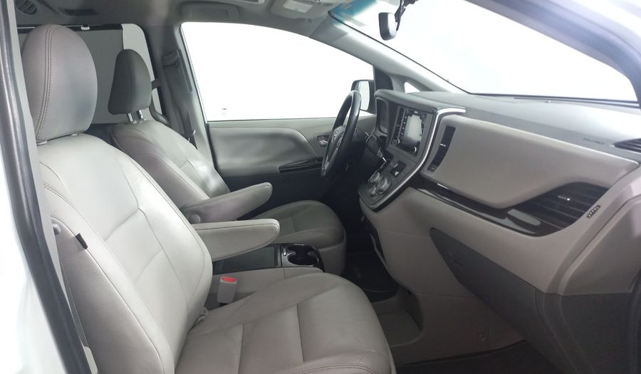Toyota Sienna 3.5 XLE PIEL AUTO Minivan 2020