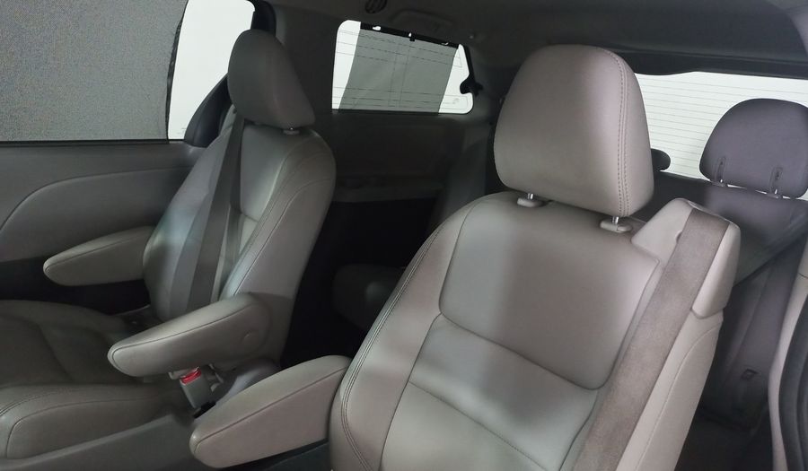 Toyota Sienna 3.5 XLE PIEL AUTO Minivan 2020
