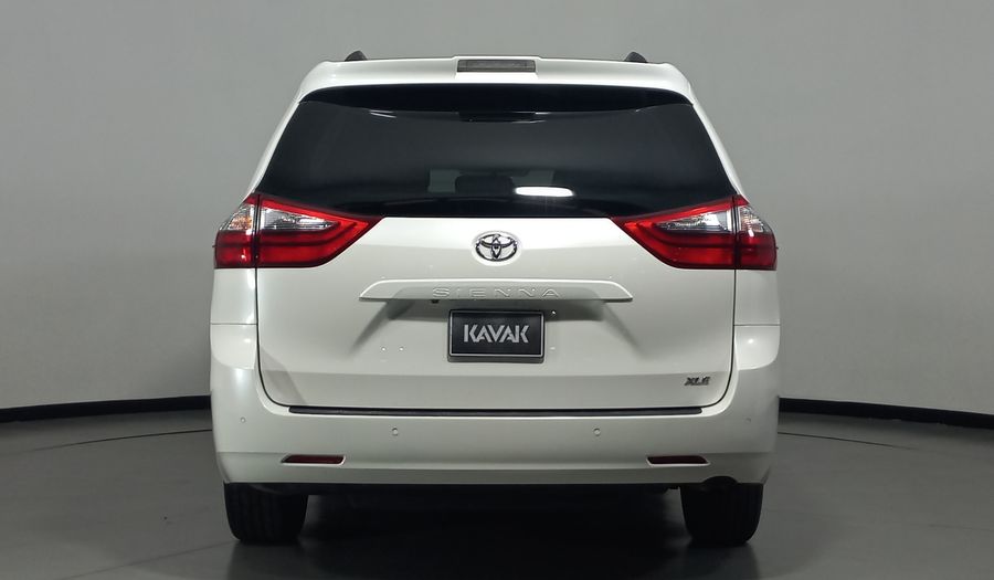 Toyota Sienna 3.5 XLE PIEL AUTO Minivan 2020