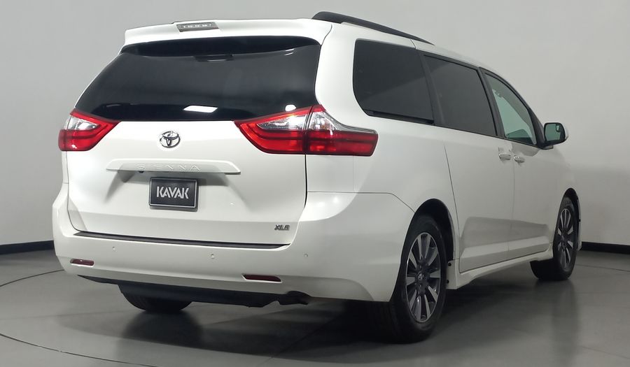 Toyota Sienna 3.5 XLE PIEL AUTO Minivan 2020