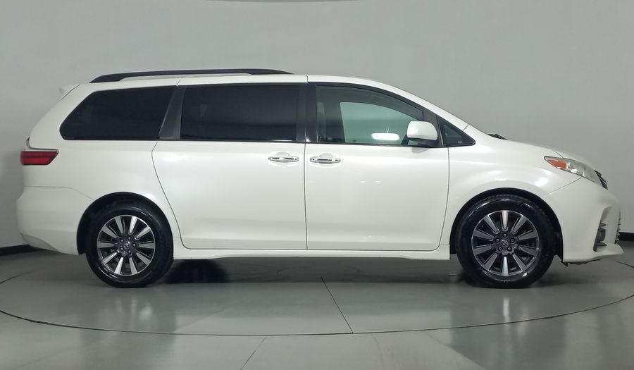 Toyota Sienna 3.5 XLE PIEL AUTO Minivan 2020