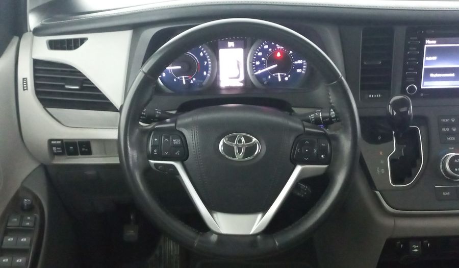 Toyota Sienna 3.5 XLE PIEL AUTO Minivan 2020