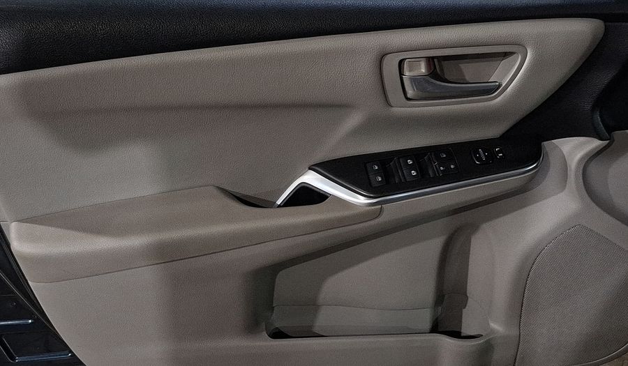 Toyota Camry 2.5 LE 6AT Sedan 2016
