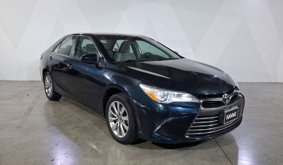 Toyota Camry 2.5 LE 6AT Sedan 2016