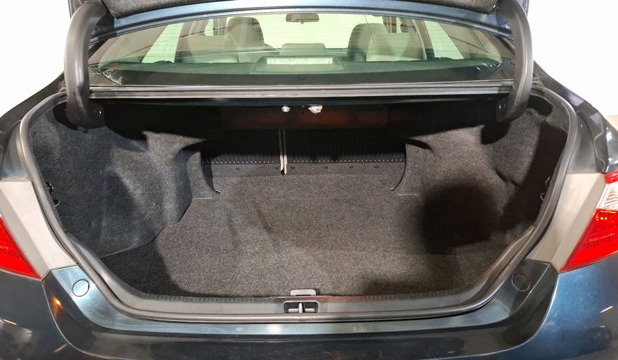 Toyota Camry 2.5 LE 6AT Sedan 2016