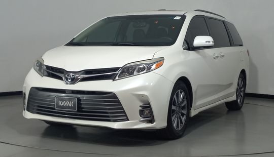 Toyota • Sienna