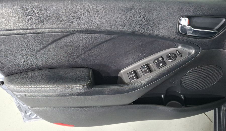 Kia Forte 2.0 EX Hatchback 2018