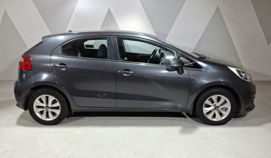Kia Rio 1.6 EX MT Hatchback 2017