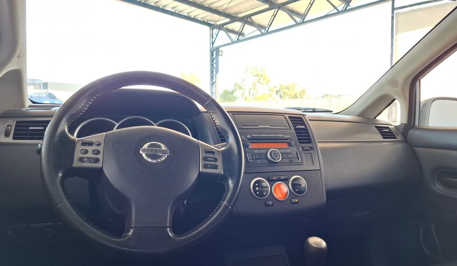 Nissan Tiida 1.8 TEKNA Hatchback 2011