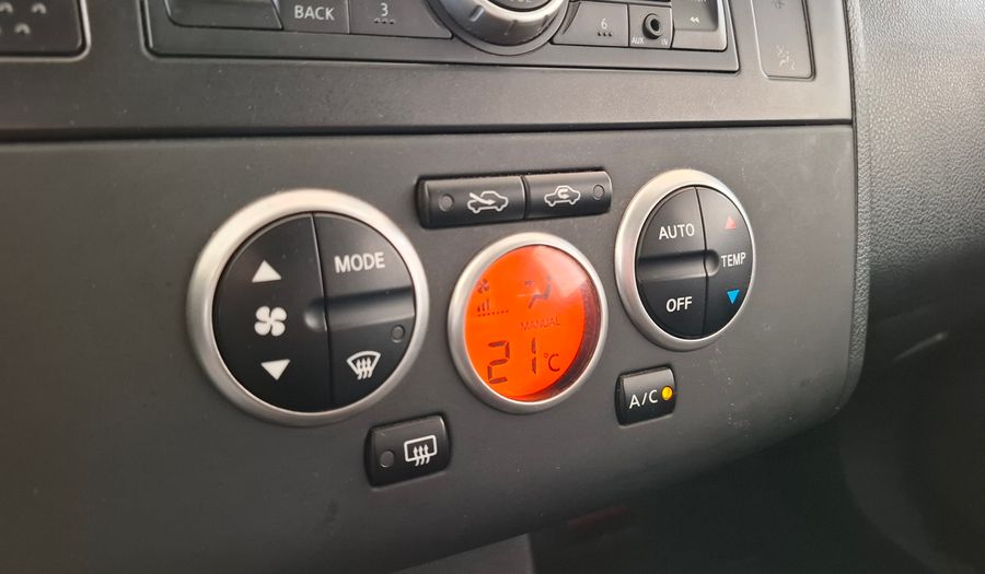 Nissan Tiida 1.8 TEKNA Hatchback 2011