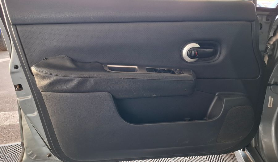 Nissan Tiida 1.8 TEKNA Hatchback 2011