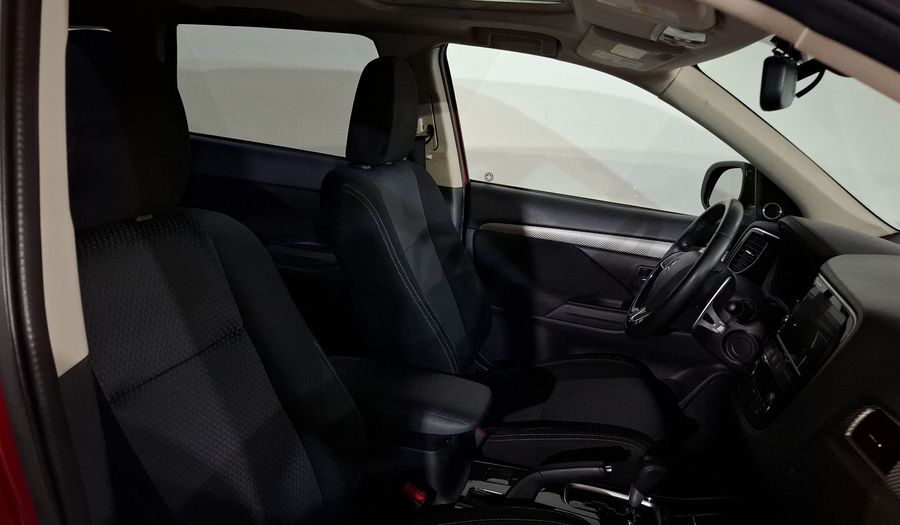 Mitsubishi Outlander 2.4 SE + Suv 2017