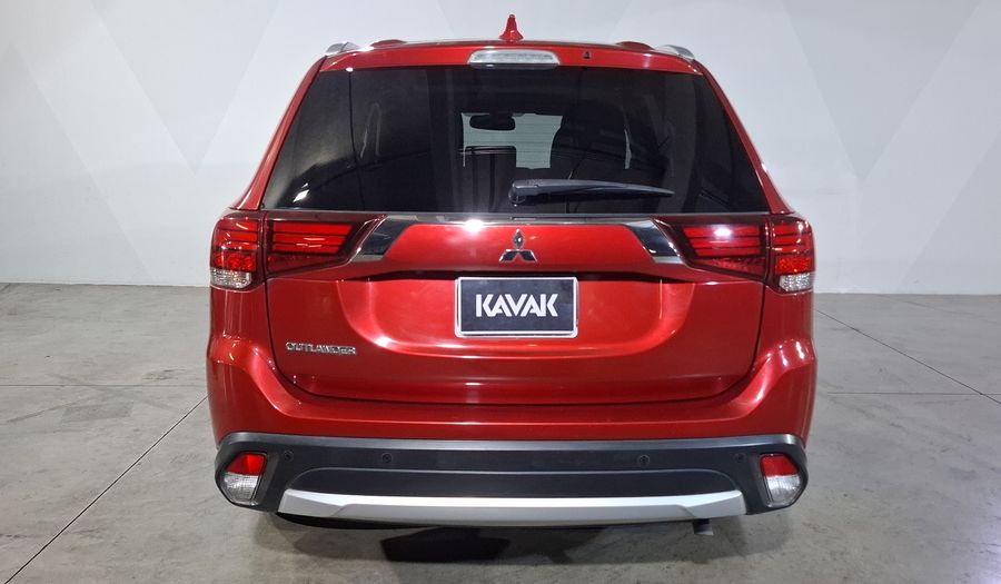 Mitsubishi Outlander 2.4 SE + Suv 2017