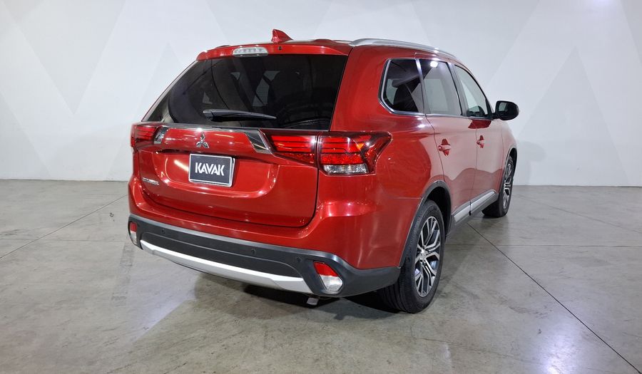 Mitsubishi Outlander 2.4 SE + Suv 2017