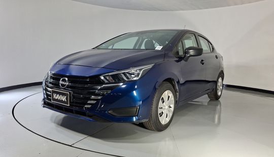 Nissan • Versa