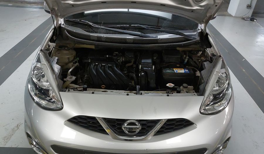 Nissan March 1.6 SV Hatchback 2017