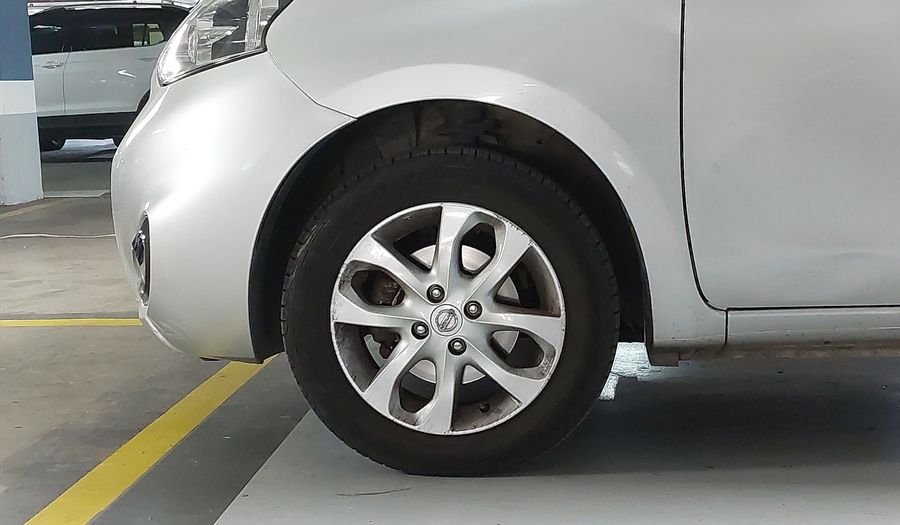 Nissan March 1.6 SV Hatchback 2017