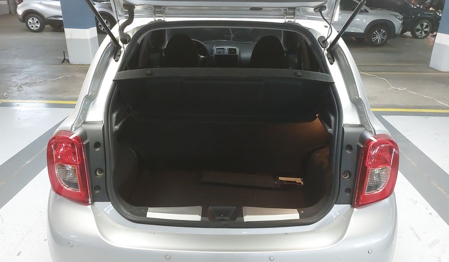 Nissan March 1.6 SV Hatchback 2017