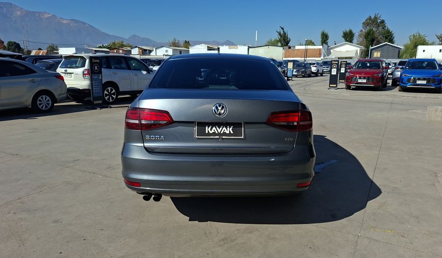 Volkswagen Bora 2.0 TDI ADVANCE Sedan 2017