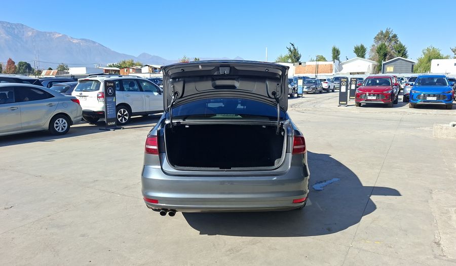 Volkswagen Bora 2.0 TDI ADVANCE Sedan 2017