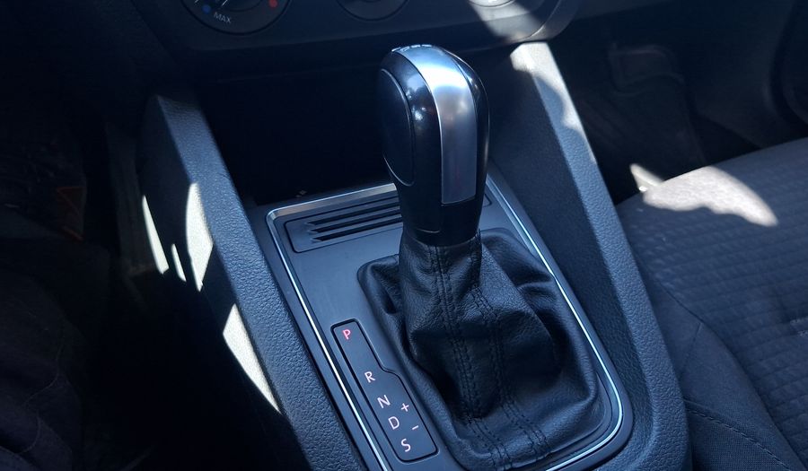 Volkswagen Bora 2.0 TDI ADVANCE Sedan 2017