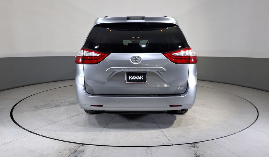 Toyota Sienna 3.5 XLE AUTO Minivan 2019