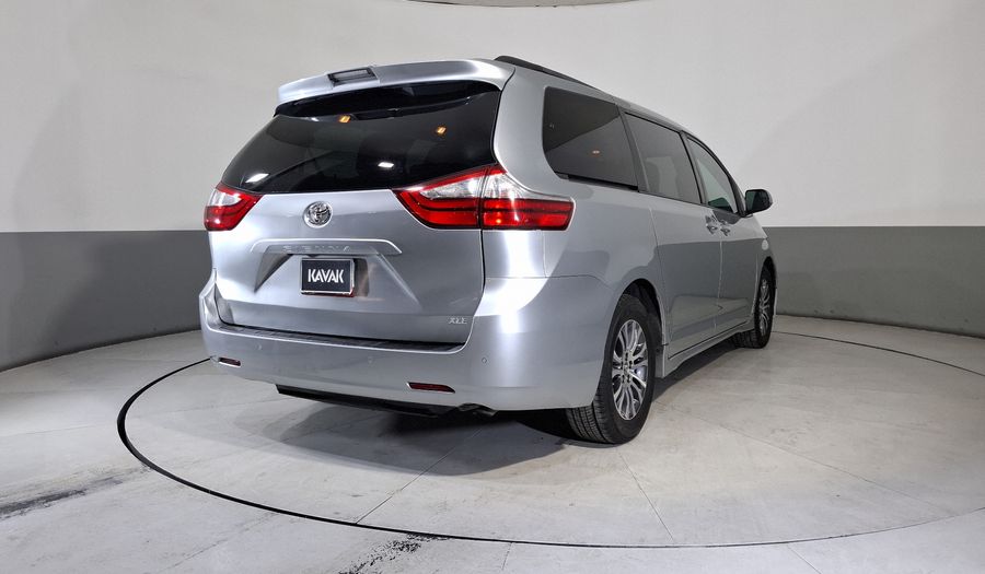Toyota Sienna 3.5 XLE AUTO Minivan 2019