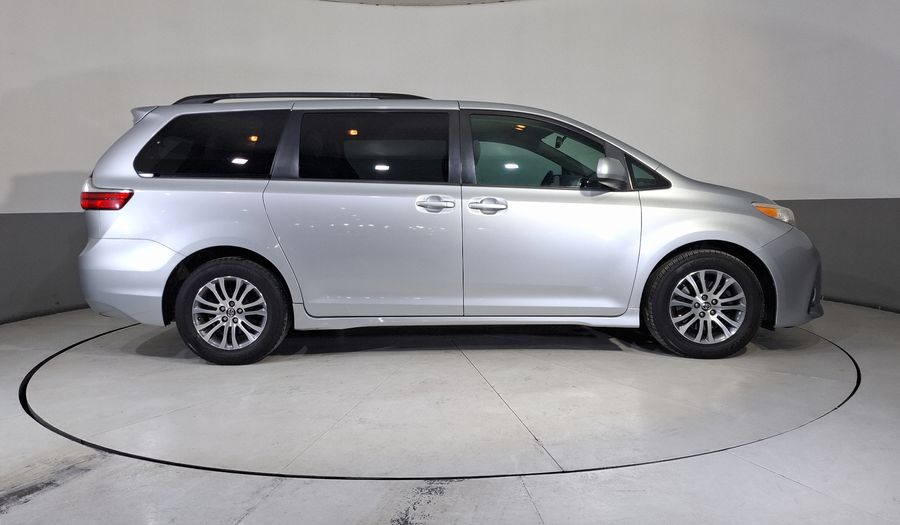 Toyota Sienna 3.5 XLE AUTO Minivan 2019