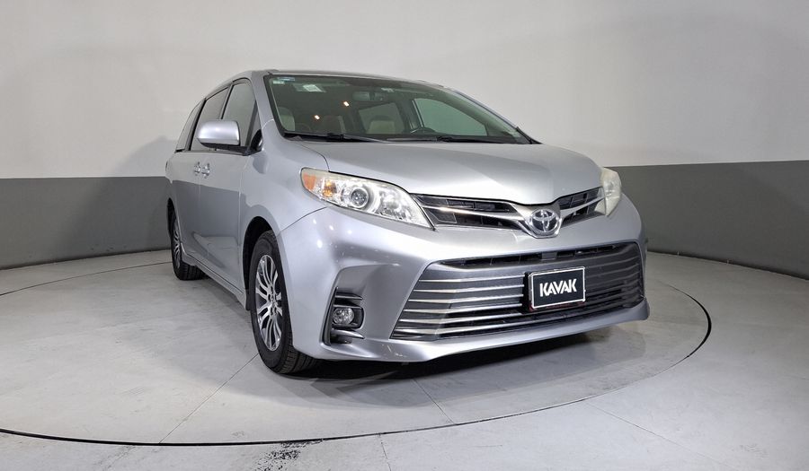 Toyota Sienna 3.5 XLE AUTO Minivan 2019