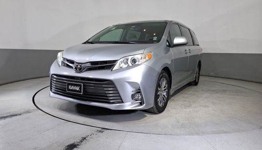 Toyota • Sienna