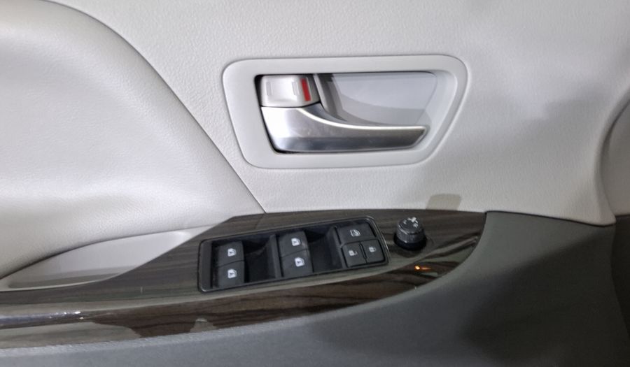 Toyota Sienna 3.5 XLE AUTO Minivan 2019