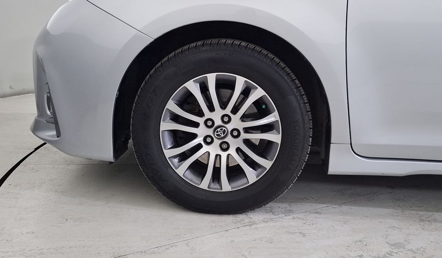 Toyota Sienna 3.5 XLE AUTO Minivan 2019
