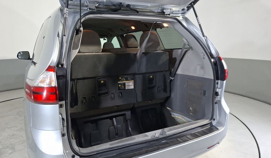 Toyota Sienna 3.5 XLE AUTO Minivan 2019
