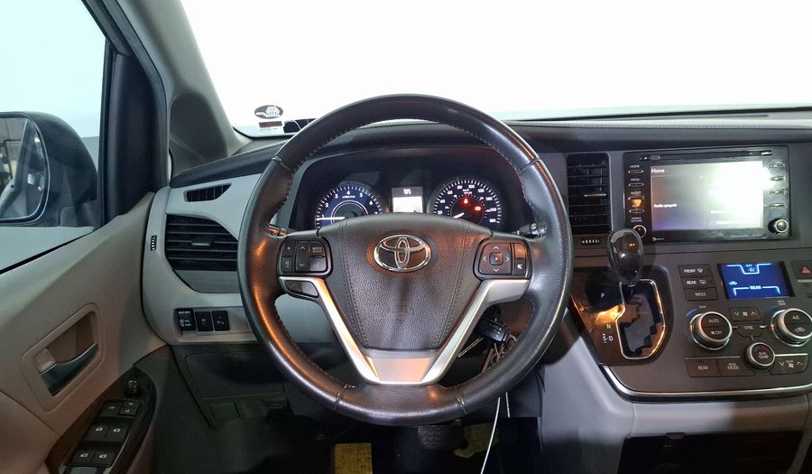 Toyota Sienna 3.5 XLE AUTO Minivan 2019