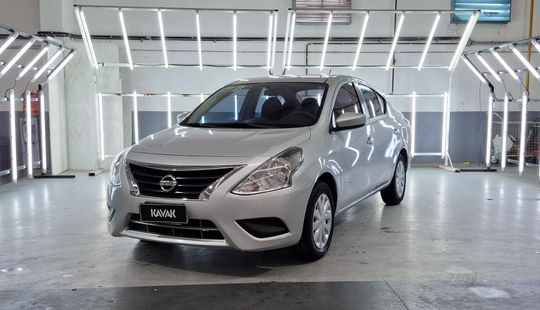 Nissan • Versa
