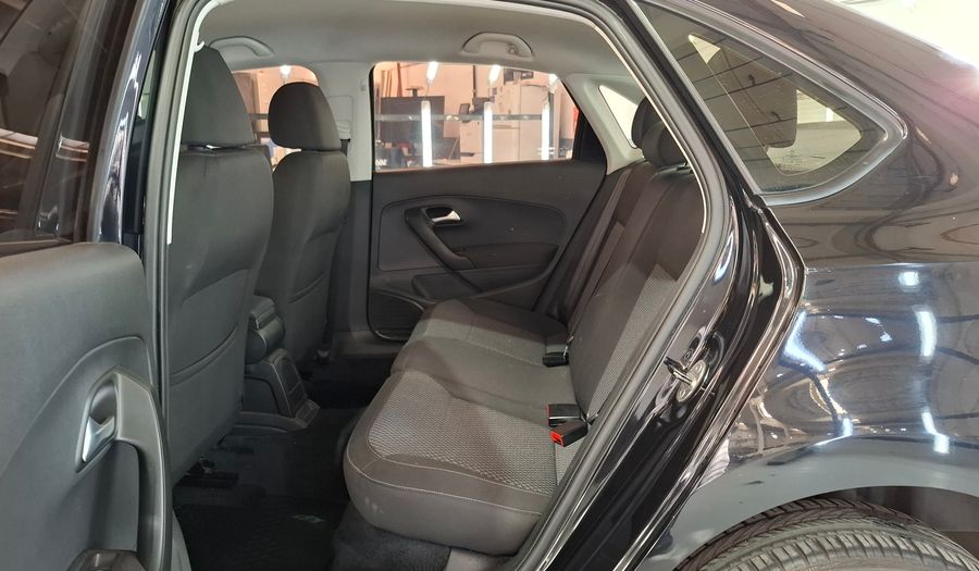 Volkswagen Polo 1.6 COMFORTLINE TIPTRONIC Sedan 2017