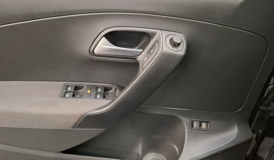 Volkswagen Polo 1.6 COMFORTLINE TIPTRONIC Sedan 2017
