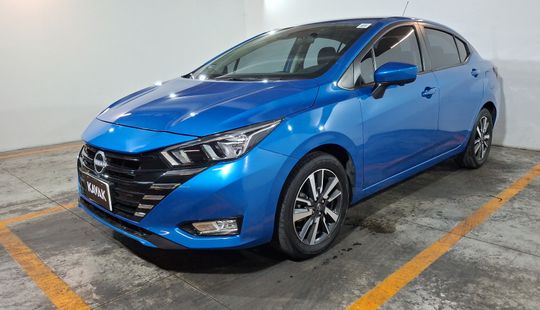 Nissan • Versa