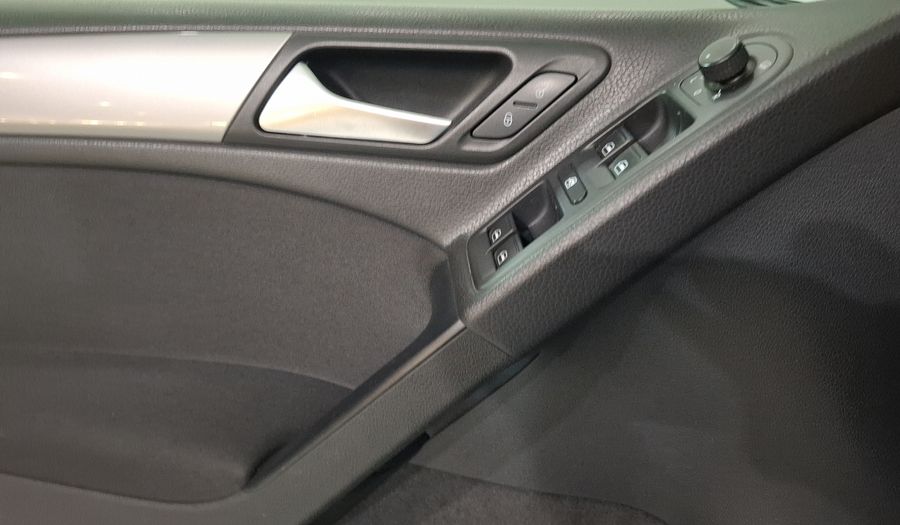 Volkswagen Golf 1.4 TURBO MT Hatchback 2013