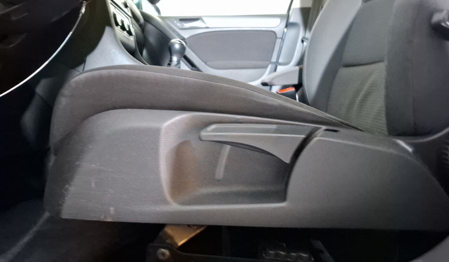 Volkswagen Golf 1.4 TURBO MT Hatchback 2013