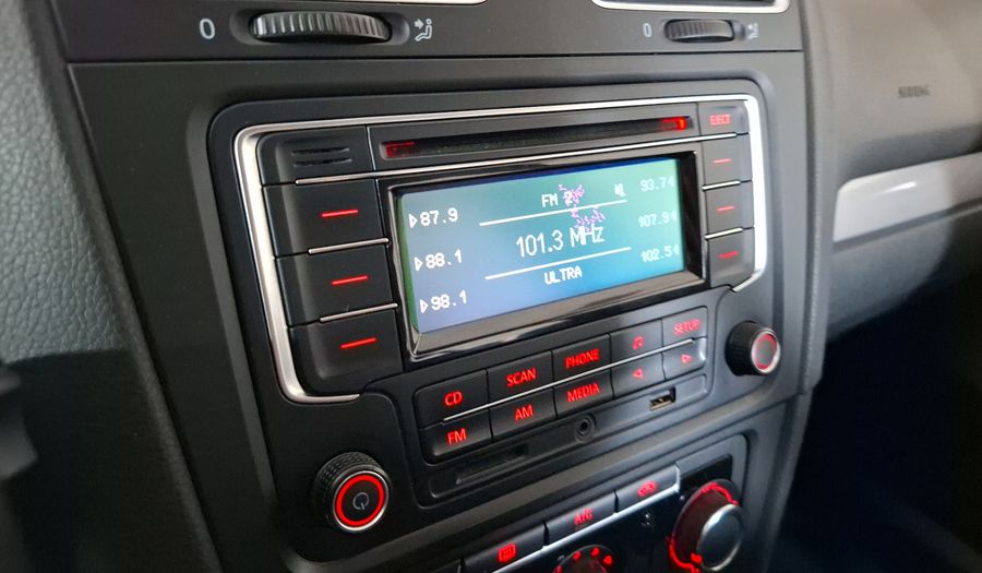 Volkswagen Golf 1.4 TURBO MT Hatchback 2013