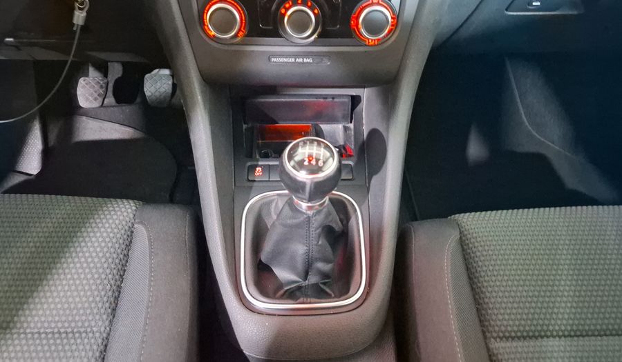 Volkswagen Golf 1.4 TURBO MT Hatchback 2013