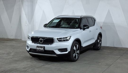 Volvo • XC40