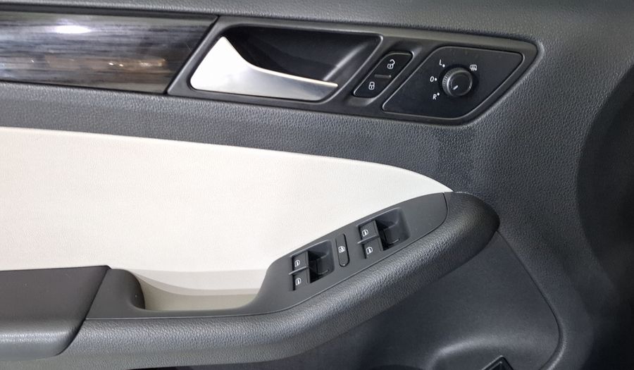 Volkswagen Jetta 2.0 LIVE TIP. Sedan 2016