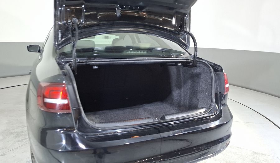 Volkswagen Jetta 2.0 LIVE TIP. Sedan 2016