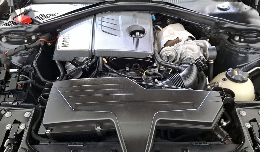 Bmw Serie 1 1.6 118IA Hatchback 2014